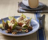 Figs with melted goat cheese